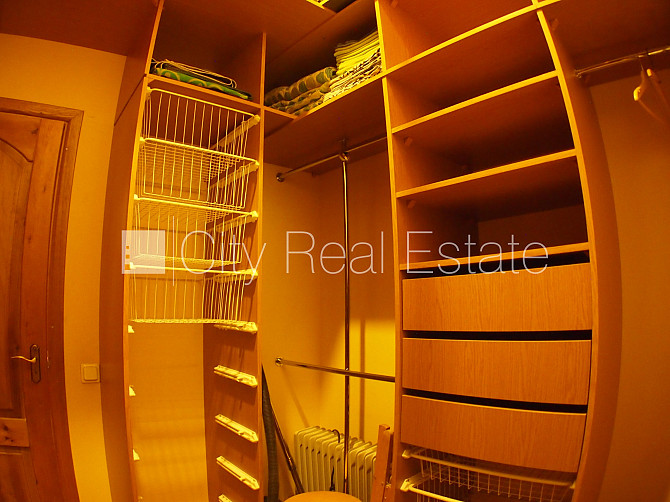 Pagalma ēka, slēgts pagalms, maksas stāvvieta, ieeja no pagalma, logi vērsti mājas abās Rīga - foto 18