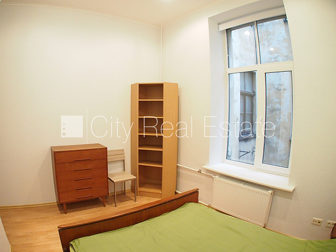 Pagalma ēka, slēgts pagalms, maksas stāvvieta, ieeja no pagalma, logi vērsti mājas abās Rīga - foto 11