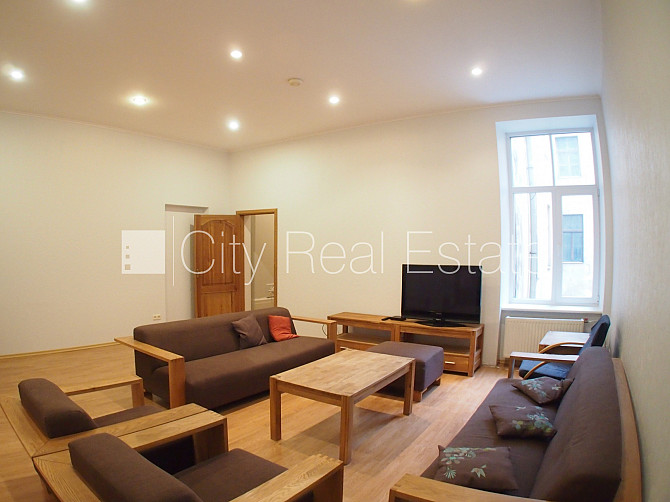 Pagalma ēka, slēgts pagalms, maksas stāvvieta, ieeja no pagalma, logi vērsti mājas abās Rīga - foto 2