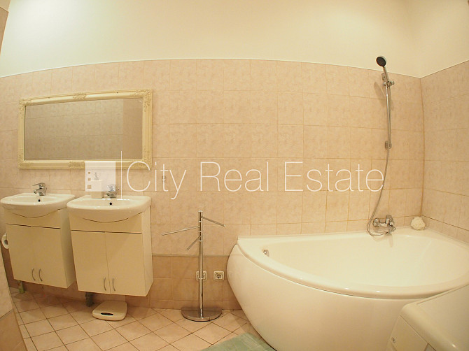 Pagalma ēka, slēgts pagalms, maksas stāvvieta, ieeja no pagalma, logi vērsti mājas abās Rīga - foto 15