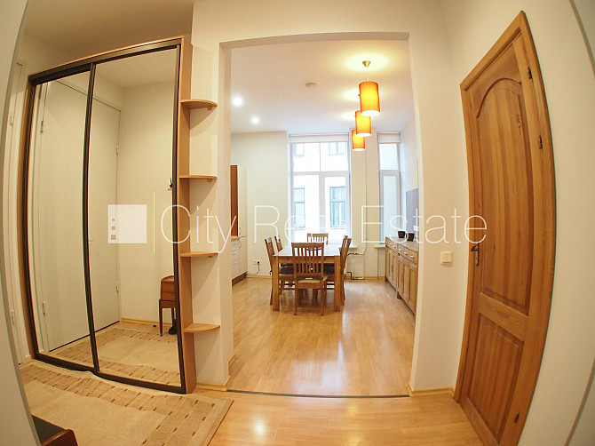 Pagalma ēka, slēgts pagalms, maksas stāvvieta, ieeja no pagalma, logi vērsti mājas abās Rīga - foto 12