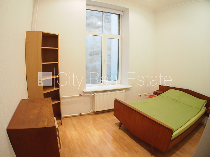 Pagalma ēka, slēgts pagalms, maksas stāvvieta, ieeja no pagalma, logi vērsti mājas abās Rīga - foto 10