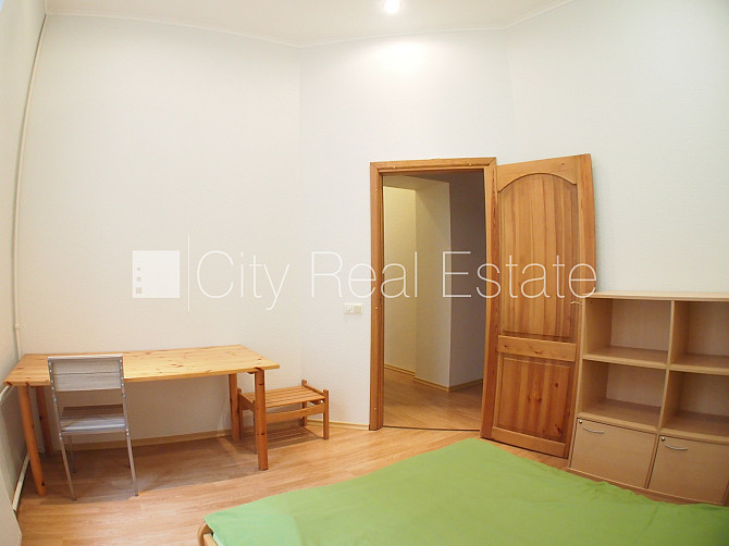 Pagalma ēka, slēgts pagalms, maksas stāvvieta, ieeja no pagalma, logi vērsti mājas abās Rīga - foto 9