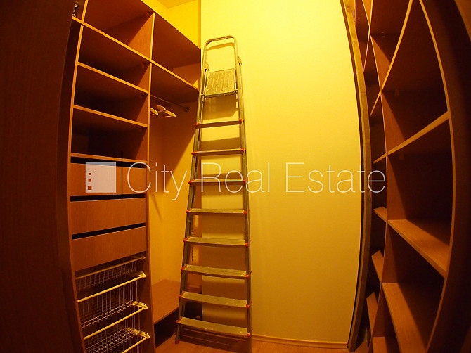 Pagalma ēka, slēgts pagalms, maksas stāvvieta, ieeja no pagalma, logi vērsti mājas abās Rīga - foto 17