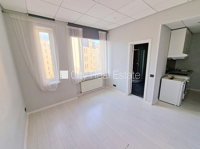 Fasādes māja, renovēta māja, ieeja no ielas, ir lifts, kāpņu telpa pēc kapitālā remonta, Rīga - foto 6