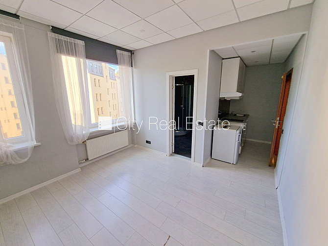 Fasādes māja, renovēta māja, ieeja no ielas, ir lifts, kāpņu telpa pēc kapitālā remonta, Rīga - foto 3