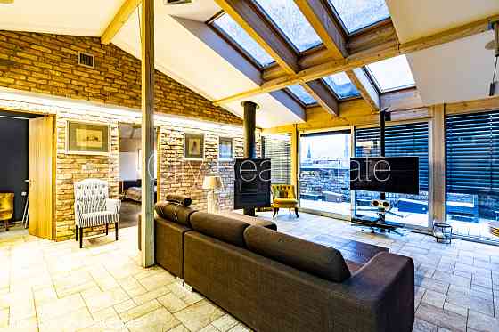 Фасадный дом, реновированный дом, вход с улицы, лифт, терасса, окна выходят в обе Rīga