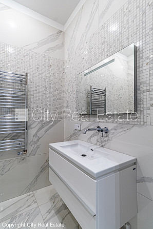 Renovēta māja, slēgts pagalms, iespēja nomāt autostāvvietu, apsargāta autostāvvieta, Rīga - foto 13