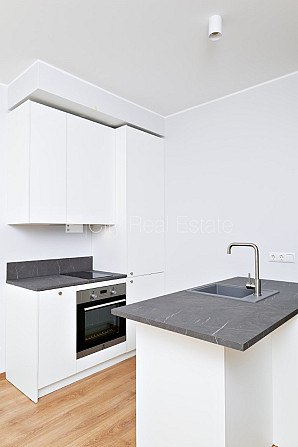 Renovēta māja, apsaimniekošanas maksa mēnesī 91,74 EUR, labiekārtots apzaļumots pagalms, Rīga - foto 2