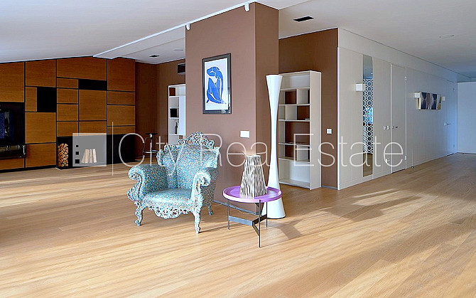 Fasādes māja, renovēta māja, labiekārtota apzaļumota teritorija, iespēja nomāt pazemes Rīga - foto 10