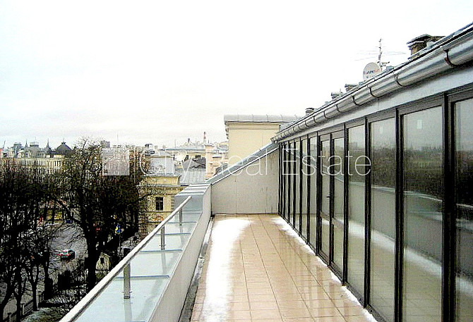 Fasādes māja, renovēta māja, labiekārtota apzaļumota teritorija, iespēja nomāt pazemes Rīga - foto 7