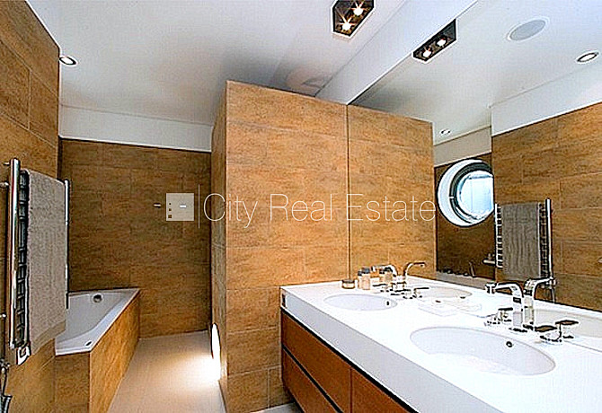 Fasādes māja, renovēta māja, labiekārtota apzaļumota teritorija, iespēja nomāt pazemes Rīga - foto 18