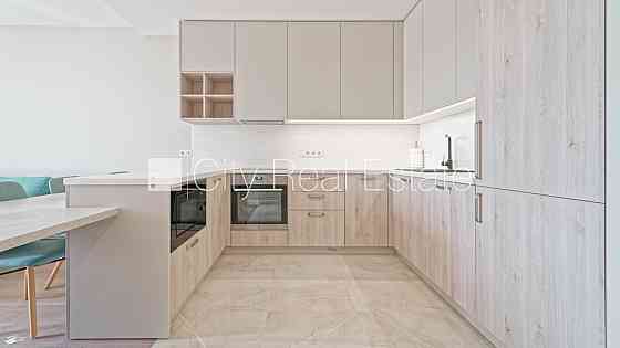 Новостройка, благоустроенный озеленённый двор, закрытый двор, территория Юрмала