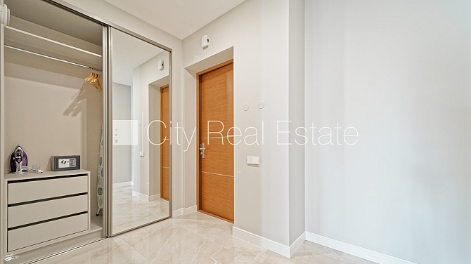 Новостройка, благоустроенный озеленённый двор, закрытый двор, территория Юрмала - изображение 8