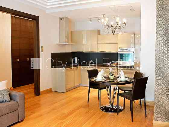 Проект - Vaļņu 4 (Вальню 4), фасадный дом, закрытый двор, вход с улицы, апартаменты Рига