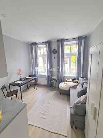 Фасадный дом, реновированный дом, закрытый двор, вход с улицы и со двора, Rīga