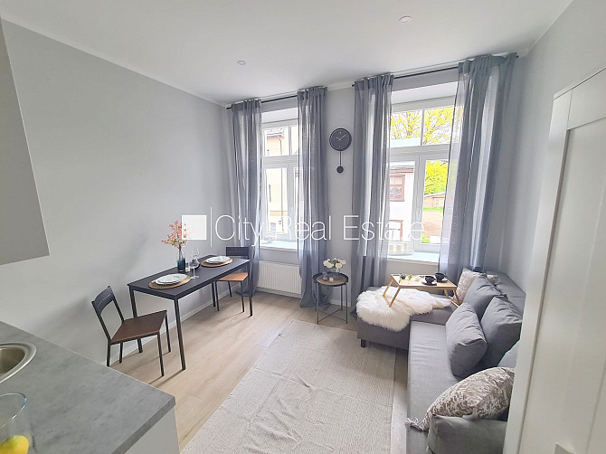 Fasādes māja, renovēta māja, slēgts pagalms, ieeja no ielas un pagalma, kāpņu telpa pēc Rīga - foto 2