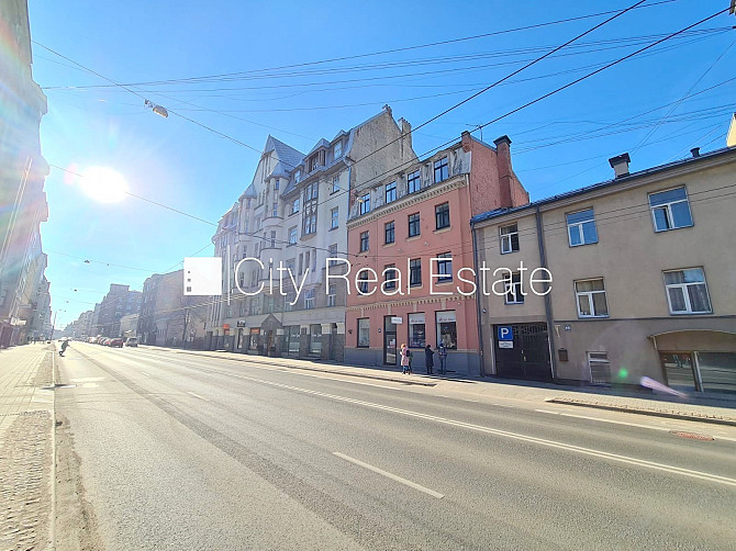 Фасадный дом, закрытый двор, возможность аренды парковки, вход с улицы, Рига - изображение 18