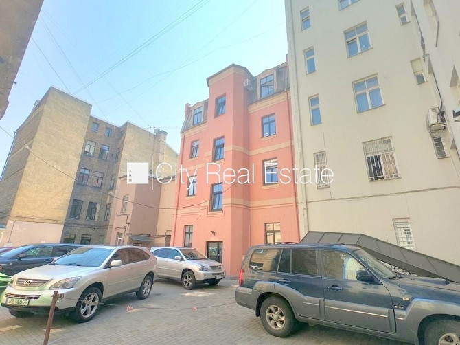 Фасадный дом, закрытый двор, возможность аренды парковки, вход с улицы, Рига - изображение 15