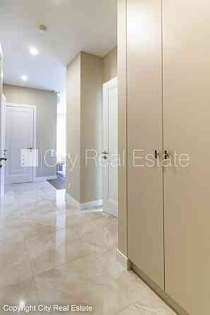 Новостройка, благоустроенная озеленённая территория, закрытая территория, Юрмала