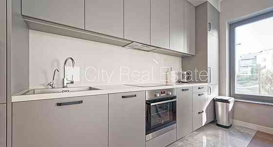 Новостройка, зеленая территория, благоустроенный озеленённый двор, территория Jūrmala