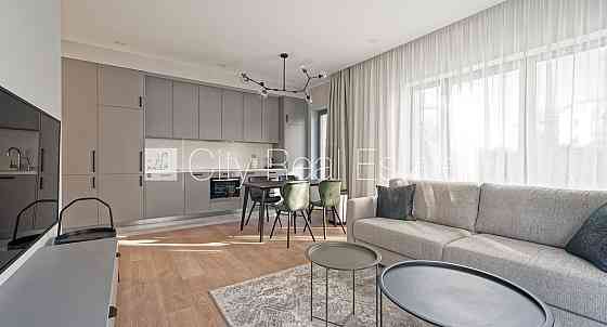 Новостройка, зеленая территория, благоустроенный озеленённый двор, территория Jūrmala