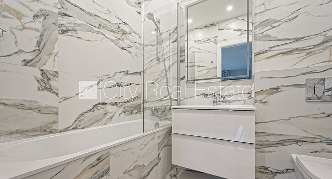 Новостройка, зеленая территория, благоустроенный озеленённый двор, территория Юрмала - изображение 5