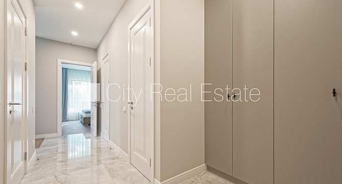 Новостройка, зеленая территория, благоустроенный озеленённый двор, территория Юрмала - изображение 6