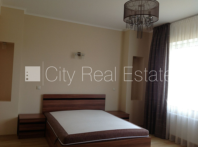 Рядный дом, зеленая территория, благоустроенный озеленённый двор, закрытая Юрмала - изображение 19