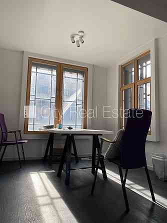 Фасадный дом, реновированный дом, вход с улицы, полная отделка , совмещённый Rīga