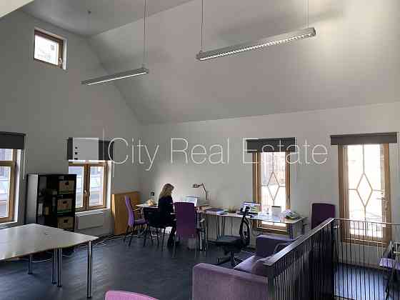 Фасадный дом, реновированный дом, вход с улицы, полная отделка , совмещённый Rīga