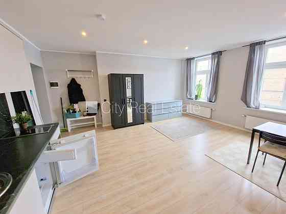 Фасадный дом, реновированный дом, закрытый двор, вход с улицы и со двора, Рига