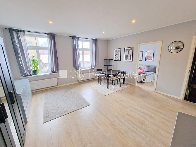 Фасадный дом, реновированный дом, закрытый двор, вход с улицы и со двора, Рига - изображение 2