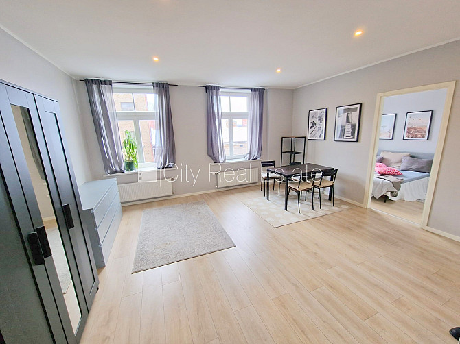 Фасадный дом, реновированный дом, закрытый двор, вход с улицы и со двора, Рига - изображение 1