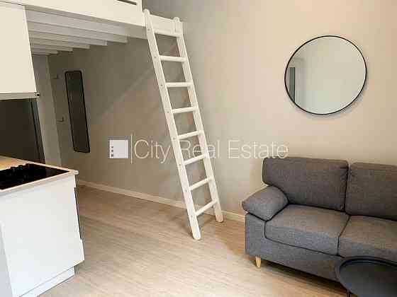 Фасадный дом, реновированный дом, закрытый двор, вход с улицы, лестничная клетка Рига