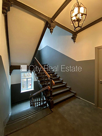 Фасадный дом, реновированный дом, закрытый двор, вход с улицы, лестничная клетка Рига - изображение 12