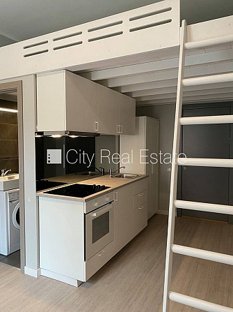 Фасадный дом, реновированный дом, закрытый двор, вход с улицы, лестничная клетка Рига - изображение 10