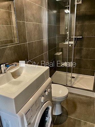 Фасадный дом, реновированный дом, закрытый двор, вход с улицы, лестничная клетка Рига - изображение 11