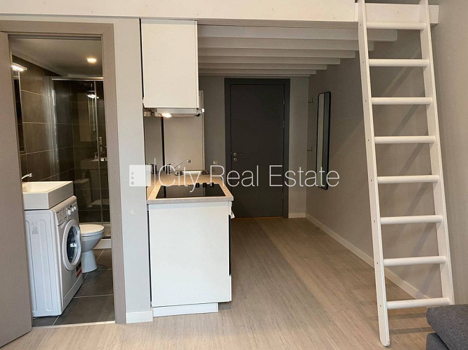 Фасадный дом, реновированный дом, закрытый двор, вход с улицы, лестничная клетка Рига - изображение 4