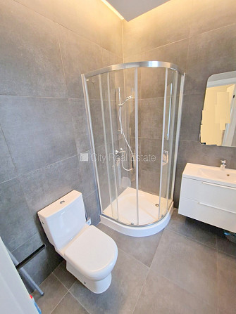 Фасадный дом, реновированный дом, закрытый двор, вход с улицы и со двора, лифт, Рига - изображение 12