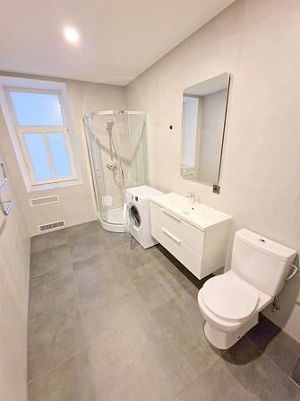 Фасадный дом, реновированный дом, закрытый двор, вход с улицы и со двора, лифт, Рига - изображение 20