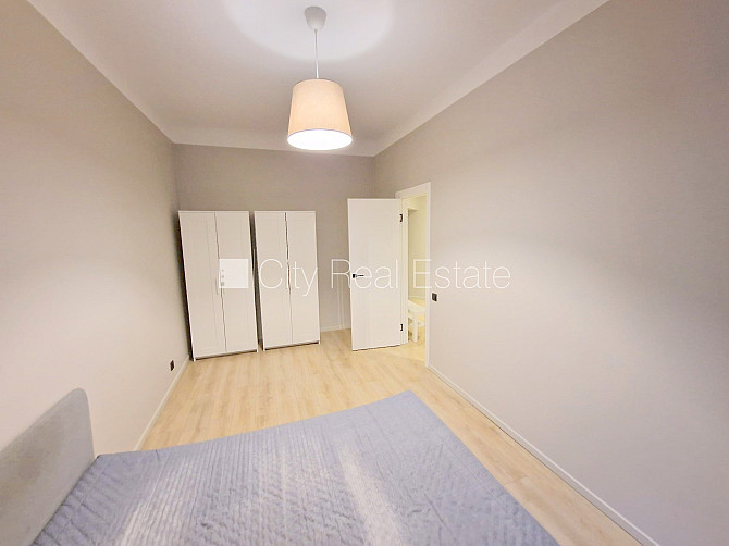 Фасадный дом, реновированный дом, закрытый двор, вход с улицы и со двора, лифт, Рига - изображение 13