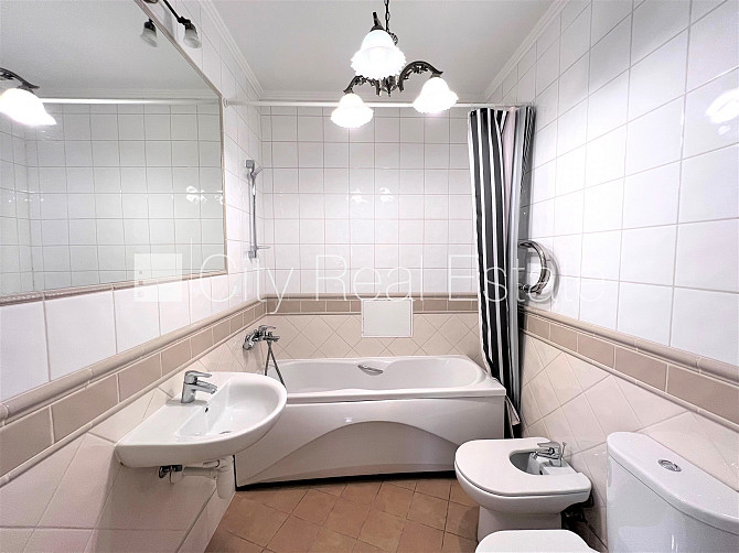 Дом во дворе, реновированный дом, закрытая территория, вход со двора, лифт, Рига - изображение 8