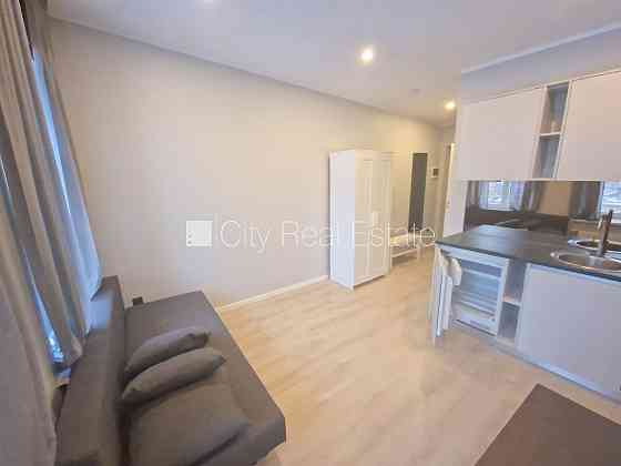 Фасадный дом, реновированный дом, закрытый двор, вход с улицы и со двора, Рига