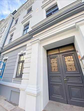 Fasādes māja, renovēta māja, slēgts pagalms, ieeja no ielas, kāpņu telpa pēc kapitālā Rīga - foto 13