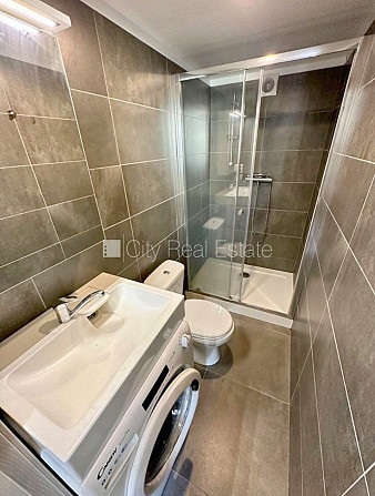 Fasādes māja, renovēta māja, slēgts pagalms, ieeja no ielas, kāpņu telpa pēc kapitālā Rīga - foto 8