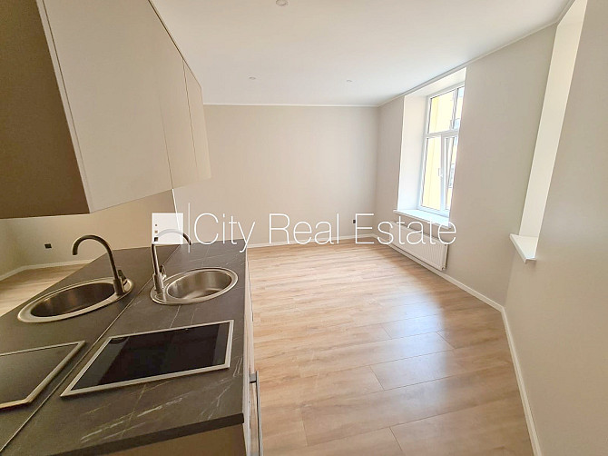 Fasādes māja, renovēta māja, slēgts pagalms, ieeja no ielas un pagalma, kāpņu telpa pēc Rīga - foto 7