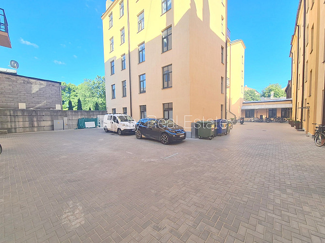 Fasādes māja, renovēta māja, slēgts pagalms, ieeja no ielas un pagalma, kāpņu telpa pēc Rīga - foto 13