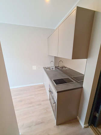 Fasādes māja, renovēta māja, slēgts pagalms, ieeja no pagalma, kāpņu telpa pēc kapitālā Rīga - foto 11