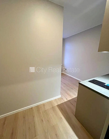 Fasādes māja, renovēta māja, slēgts pagalms, ieeja no pagalma, kāpņu telpa pēc kapitālā Rīga - foto 18